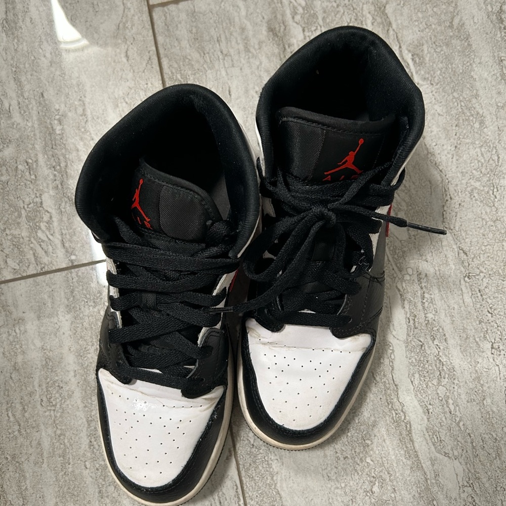 Women’s size 7-Air Jordan Chicago Mid 1’s;preloved, creased a bit in the front